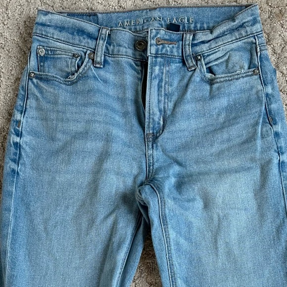 American Eagle Classic Straight Leg Women's Jeans - Picture 2 of 2